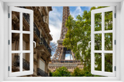Fototapeta Naklejka Na Ścianę Okno 3D - Street view for the Eiffel Towerat summer, Paris. France
