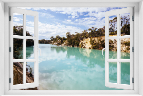 Fototapeta Naklejka Na Ścianę Okno 3D - Little Blue Lake in Tasmania Australia