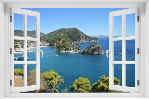 Fototapeta Naklejka Na Ścianę Okno 3D - The beautiful and famous Greek town of Parga on the coast of the Ionian Sea