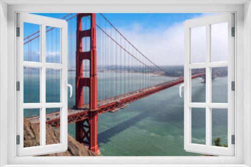 Fototapeta Naklejka Na Ścianę Okno 3D - A foggy summers day over San Francisco, California