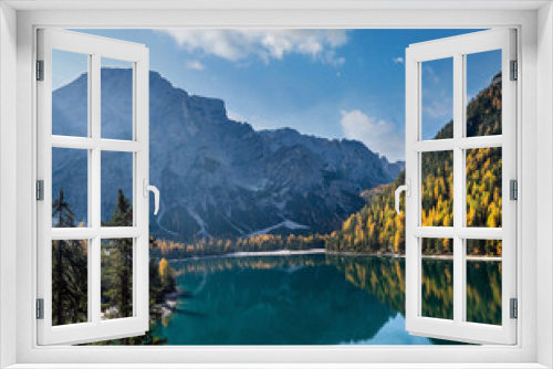 Fototapeta Naklejka Na Ścianę Okno 3D - Autumn peaceful alpine lake Braies or Pragser Wildsee. Fanes-Sennes-Prags national park, South Tyrol, Dolomites Alps, Italy, Europe.