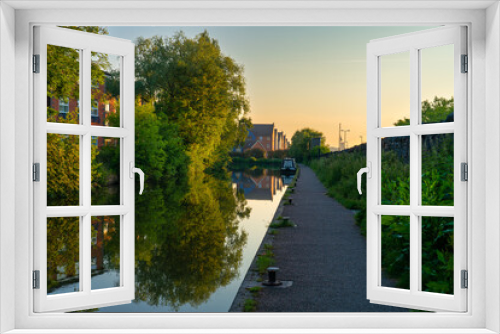 Fototapeta Naklejka Na Ścianę Okno 3D - Coventry Canal on Sherbourne river at sunrise. England