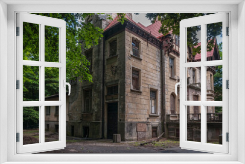 Fototapeta Naklejka Na Ścianę Okno 3D - Old historic property of an American family of filmmakers in Poland