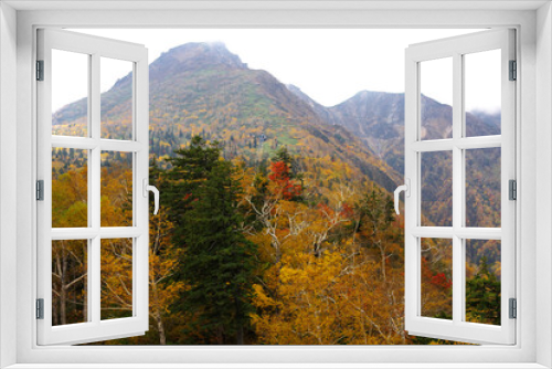 秋の大雪山系黒岳と桂月岳