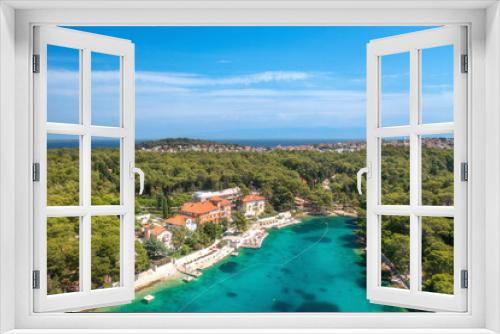 Fototapeta Naklejka Na Ścianę Okno 3D - Die Bucht von Cikat auf der Insel Losinj bei Mali Losinj und dem Hotel Alhambra ist umgeben von Pinienwäldern - Kroatien