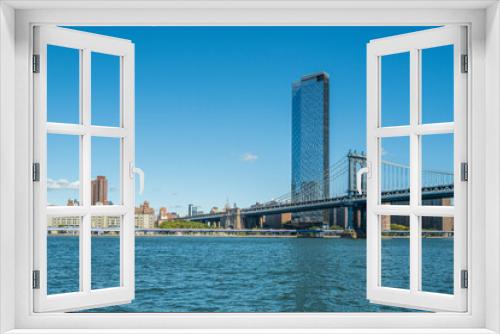 Fototapeta Naklejka Na Ścianę Okno 3D - East River and Manhattan Bridge