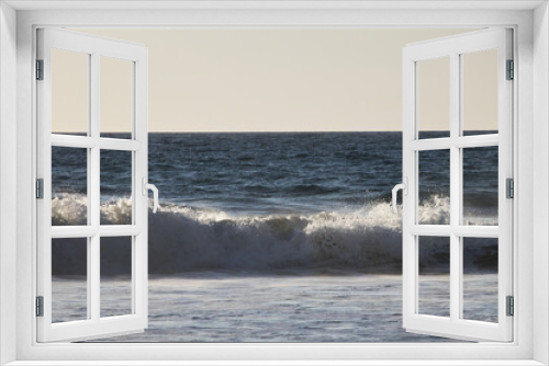 Fototapeta Naklejka Na Ścianę Okno 3D - Ocean waves nearing the shore
