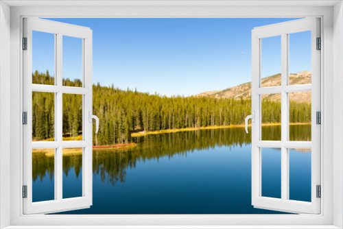 Fototapeta Naklejka Na Ścianę Okno 3D - Idaho mountain lake and healthy forest