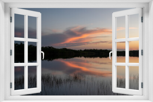 Fototapeta Naklejka Na Ścianę Okno 3D - Colorful sunrise over Nine Mile Pond in Everglades National Park, Florida.