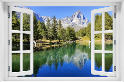 Fototapeta Naklejka Na Ścianę Okno 3D - il riflesso del monte cervino e del cielo sereno nel lago blu
