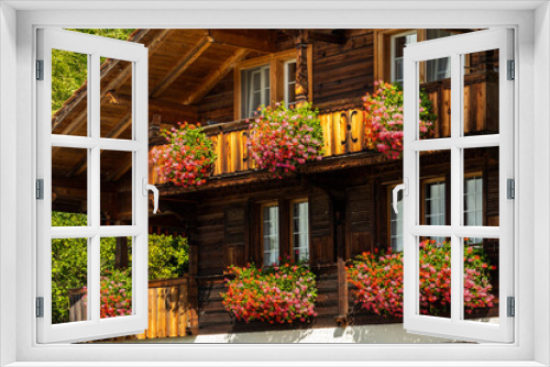 Fototapeta Naklejka Na Ścianę Okno 3D - Wohnhaus mit Blumenschmuck in Brienz
