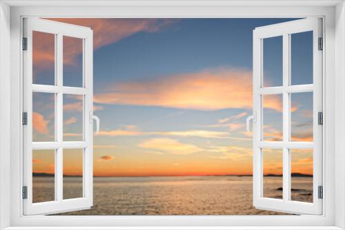 Fototapeta Naklejka Na Ścianę Okno 3D - Sunset over blue water