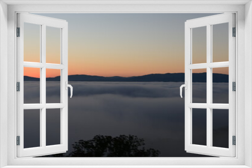Fototapeta Naklejka Na Ścianę Okno 3D - sunrise over the clouds