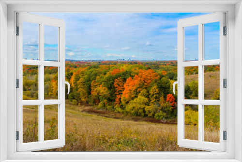 Fototapeta Naklejka Na Ścianę Okno 3D - Beare Hill Park overlooking Rouge National Urban Park with colourful autumn leaves