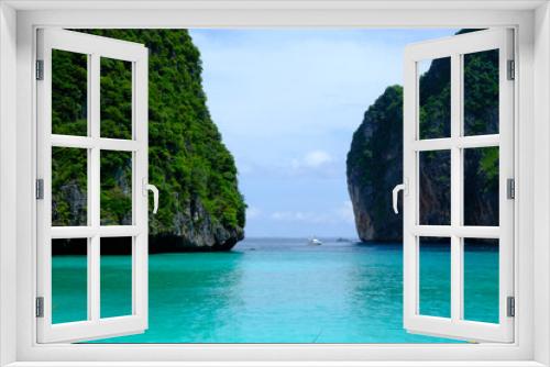 Fototapeta Naklejka Na Ścianę Okno 3D - Maya Bay With Clear Blue Water in Thailand