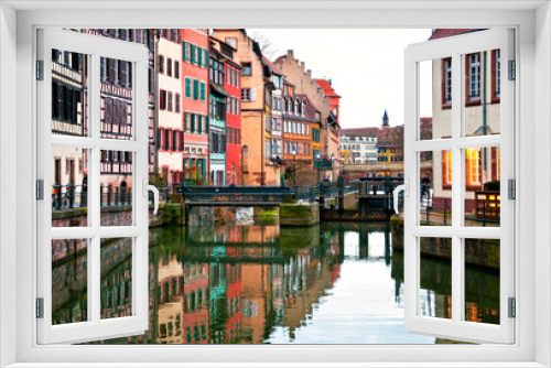 Fototapeta Naklejka Na Ścianę Okno 3D - Old town of Strasbourg, France