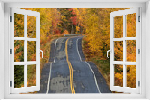 Fototapeta Naklejka Na Ścianę Okno 3D - Winding road in Parc de La Mauricie through fall colors, Quebec