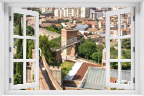 Fototapeta Naklejka Na Ścianę Okno 3D - Veduta delle mura di Girona, Spagna
