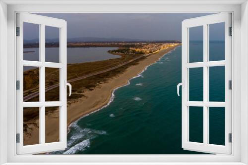 Fototapeta Naklejka Na Ścianę Okno 3D - Canet en Roussillon entre mer méditeranée et étang au lever du jour