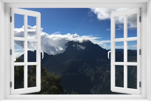 Fototapeta Naklejka Na Ścianę Okno 3D - Montagne sur l'ile de la Réunion