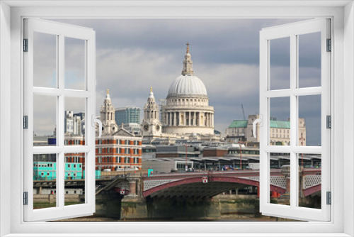 Fototapeta Naklejka Na Ścianę Okno 3D - St Pauls Cathedral across the River Thames