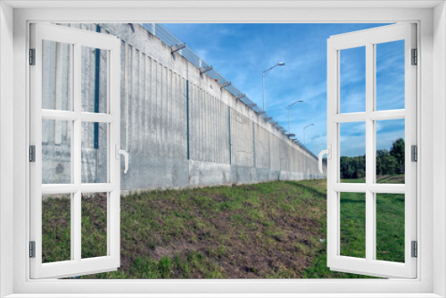 Fototapeta Naklejka Na Ścianę Okno 3D - Barb Wire Wall At The Yard At The Pieter Baan Centrum The Netherlands 2018
