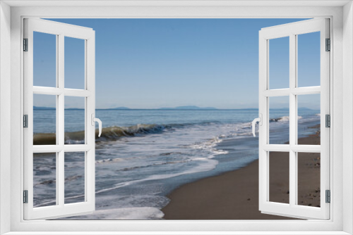 Fototapeta Naklejka Na Ścianę Okno 3D - Surf of Puget Sound washing sands of Dungeness Spit, Olympic Peninsula, USA