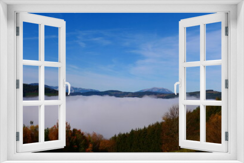 Fototapeta Naklejka Na Ścianę Okno 3D - dichter Nebel im Tal