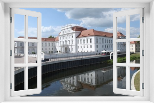 Fototapeta Naklejka Na Ścianę Okno 3D - Blick zum Schloss Oranienburg bie Berlin