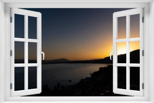 Fototapeta Naklejka Na Ścianę Okno 3D - Sunset over lake harmony.
