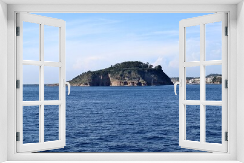 Fototapeta Naklejka Na Ścianę Okno 3D - Procida - Punta Solchiaro dell'Isola di Vivara dal traghetto