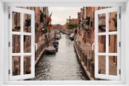 Fototapeta Naklejka Na Ścianę Okno 3D - charming view of a canal in Venice, Italy 