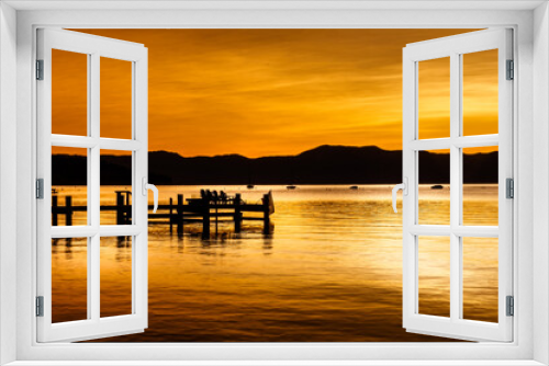 Fototapeta Naklejka Na Ścianę Okno 3D - Golden hour at Lake Tahoe, California