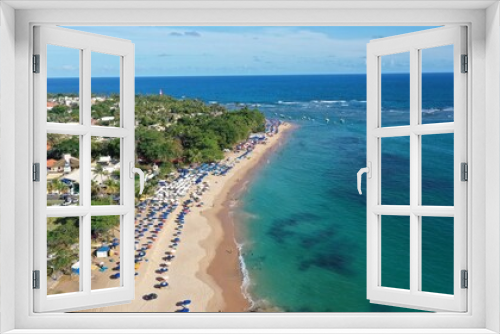 Fototapeta Naklejka Na Ścianę Okno 3D - Panoramic view of a beautiful white sand beach with turquoise waters of the Atlantic Ocean in Salvador, capital of Bahia State, Brazil 