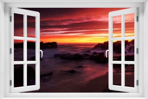 Fototapeta Naklejka Na Ścianę Okno 3D - Magnifient red sunrise over the coast of Merimbula