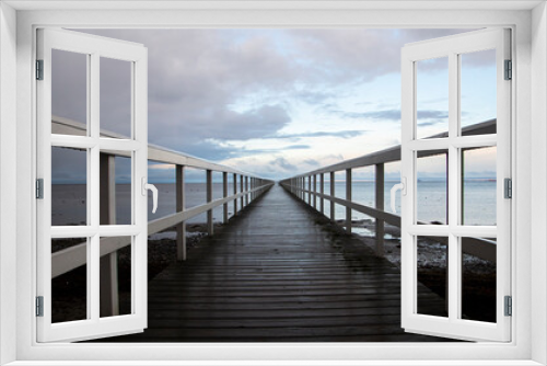 Fototapeta Naklejka Na Ścianę Okno 3D - wooden pier on the sea