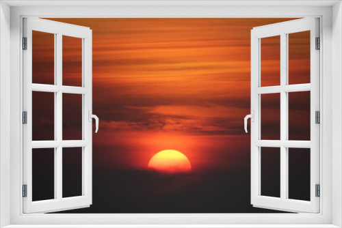Fototapeta Naklejka Na Ścianę Okno 3D - Beautiful orange sunset over the clouds