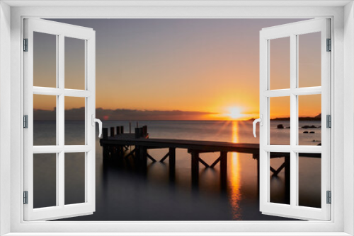 Fototapeta Naklejka Na Ścianę Okno 3D - A picture of jetty at sunrise