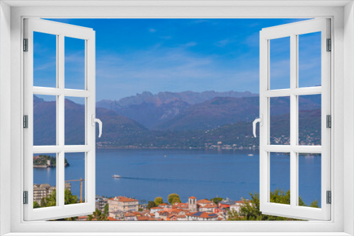 Fototapeta Naklejka Na Ścianę Okno 3D - Lake Maggiore, landscapes over the lake. background the Alps