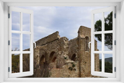 Fototapeta Naklejka Na Ścianę Okno 3D - Ruines de l'ancienne église Saint Pons, village de Collobrières, département du Var, France