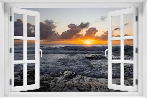 Fototapeta Naklejka Na Ścianę Okno 3D - Sunrise view in the ocean horizon.