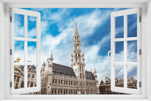 Fototapeta Naklejka Na Ścianę Okno 3D - Brussels Town Hall building with tall spire and other guild houses in the Grand Place in Brussels, Belgium
