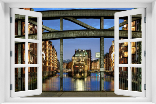 Fototapeta Naklejka Na Ścianę Okno 3D - Poggenmühlenbrücke Hamburg Speicherstadt