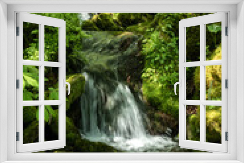 Fototapeta Naklejka Na Ścianę Okno 3D - Waterfall in the Creek Along the Hike to Brushy Mountain