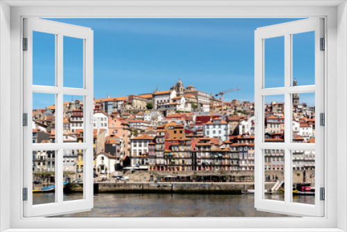 Fototapeta Naklejka Na Ścianę Okno 3D - City of Porto on the hill above Douro river, Portugal