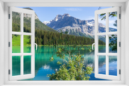 Fototapeta Naklejka Na Ścianę Okno 3D - Emerald Lake and reflexion of the mountains, Yoho National Park, Bristish Columbia, Canada