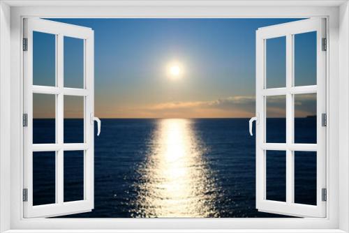 Fototapeta Naklejka Na Ścianę Okno 3D - view of sunrise in the sea