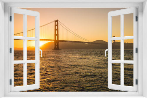 Fototapeta Naklejka Na Ścianę Okno 3D - Sunset behind Golden Gate Bridge in San Francisco, USA