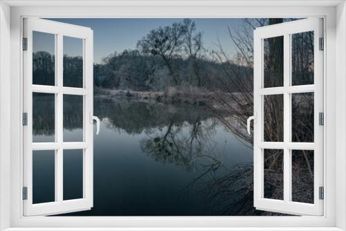 Fototapeta Naklejka Na Ścianę Okno 3D - Winter sunrise on river