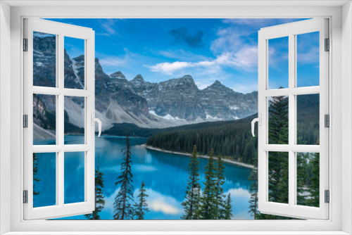 Fototapeta Naklejka Na Ścianę Okno 3D - Moraine Lake in Canada's Banff National Park